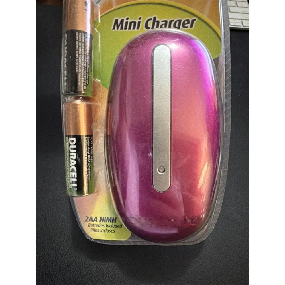 DURACELL Battery Charger 2 Rechargeable - Pink & 2 AA NiMH Batteries Brand New